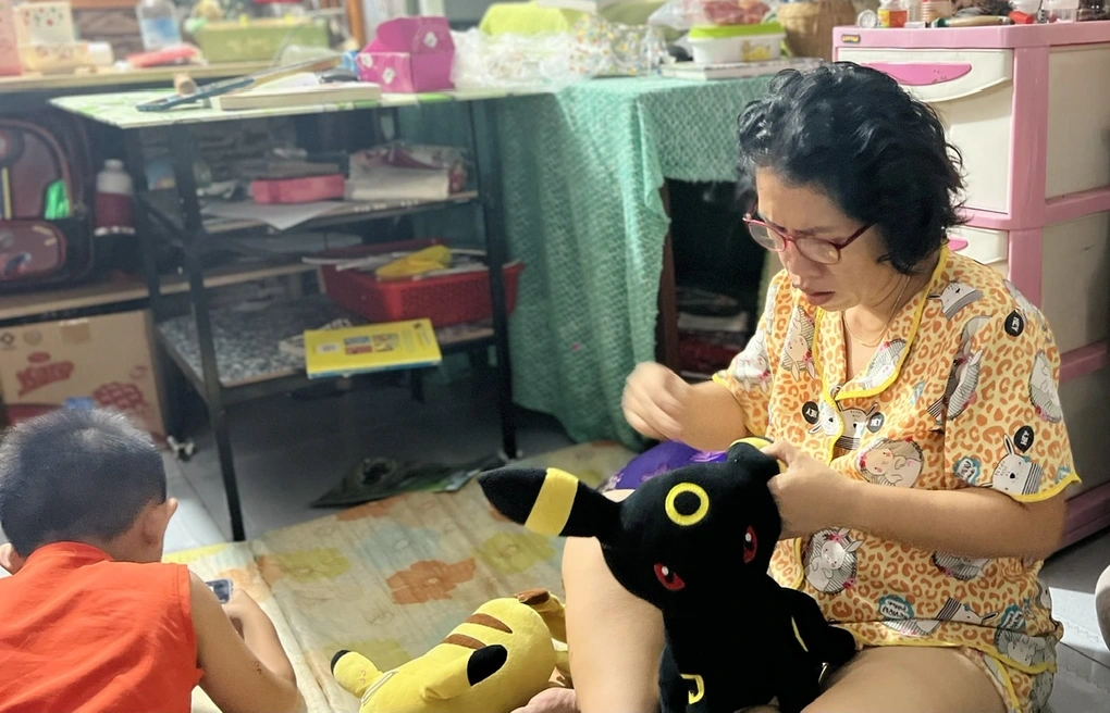 Cậu bé Phú Yên định đạp xe 400 cây số và nỗi đau thùng phi nhớ mẹ - 3 Cậu bé Phú Yên định đạp xe 400 cây số và nỗi đau thùng phi nhớ mẹ - 3