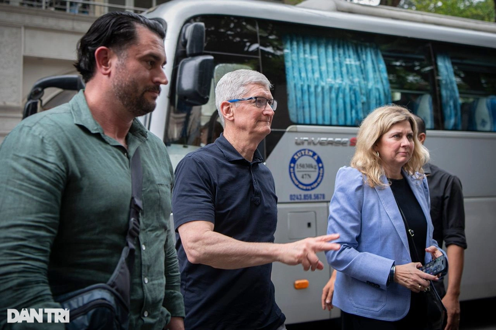 Hậu trường đón Tim Cook: Tỷ phú Mỹ bao trọn nhà hàng, đi cùng 2 xe vệ sĩ - 9 Hậu trường đón Tim Cook: Tỷ phú Mỹ bao trọn nhà hàng, đi cùng 2 xe vệ sĩ - 9