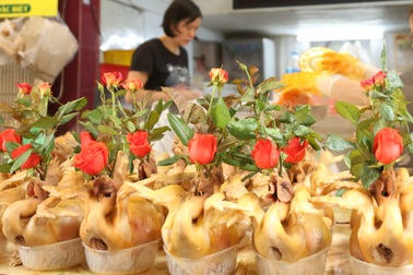 Người làm nghề nấu cỗ tất bật dịp Rằm tháng Giêng