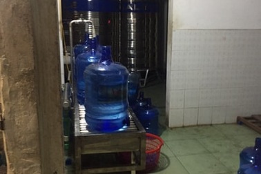 Vụ "hô biến" nước mương thành nước "tinh khiết": Chi cục VSATTP nói gì?