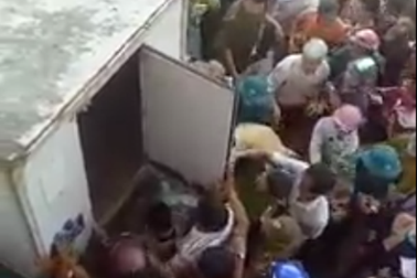 Sự thật đôi nam nữ nghi bắt cóc trẻ em, quỳ lạy xin tha vì bị dọa đánh