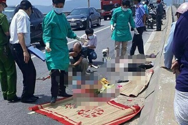 Mẹ mang bầu và con gái tử nạn dưới bánh xe đầu kéo