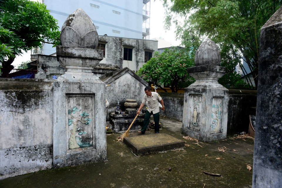 Mộ cổ bị bôi bẩn.jpg Mộ cổ bị bôi bẩn.jpg