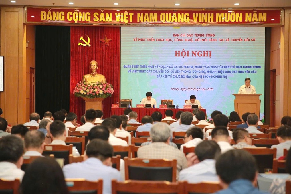 Bí thư, chủ tịch tỉnh không được “khoán trắng” cho bộ phận chuyên môn - 2 Bí thư, chủ tịch tỉnh không được “khoán trắng” cho bộ phận chuyên môn - 2