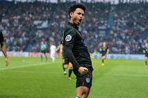 Bàn thắng của Theerathon giành giải pha đá phạt đẹp nhất cúp châu Á