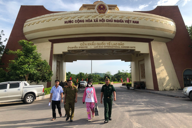 Cô gái bất hạnh bị ép bán dâm đến mang thai, bị bắt giam tống tiền