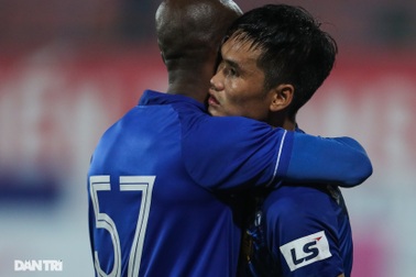 Thắng áp đảo nhưng CLB Quảng Nam vẫn phải xuống hạng, các cầu thủ bật khóc