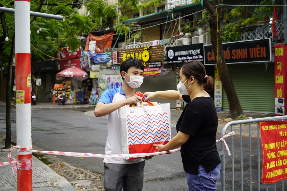 Đại học Bách khoa Hà Nội hỗ trợ sinh viên khó khăn đang mắc kẹt ở trọ - 3 Đại học Bách khoa Hà Nội hỗ trợ sinh viên khó khăn đang mắc kẹt ở trọ - 3