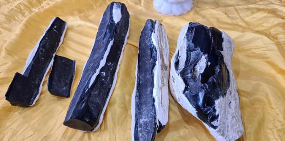 Khối kim cương rừng của anh nông dân Hà Nội, giá triệu đô mà chủ nhân không bán - 3 Khối kim cương rừng của anh nông dân Hà Nội, giá triệu đô mà chủ nhân không bán - 3