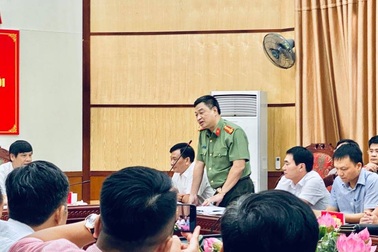 Bắt hai phóng viên để điều tra về hành vi tống tiền Phó Chủ tịch thị xã