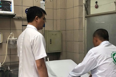 Người đàn ông bất tỉnh, sùi bọt mép sau hút thuốc Lào nghi bị trộn cỏ Mỹ