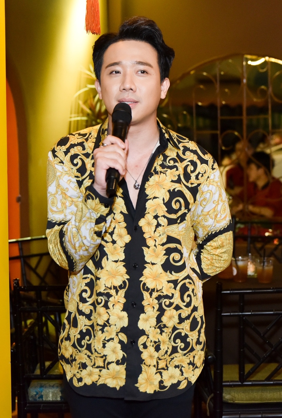 Trấn Thành “quậy” cùng “vợ bầu” và Lý Quý Khánh sau giải Nam chính xuất sắc - 2 Trấn Thành “quậy” cùng “vợ bầu” và Lý Quý Khánh sau giải Nam chính xuất sắc - 2