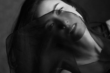 Bộ ảnh đen trắng ma mị của Trương Bá Chi