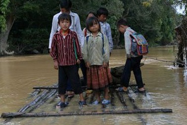 Vượt sông dữ đi lấy chữ 