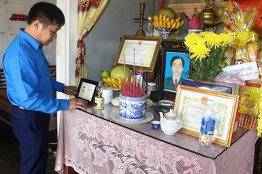 Truy tặng huy hiệu “Tuổi trẻ dũng cảm” cho người dân tử nạn khi cứu du khách đi lạc