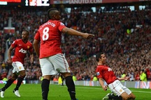 Van Persie lập công, MU nhọc nhằn đánh bại Fulham