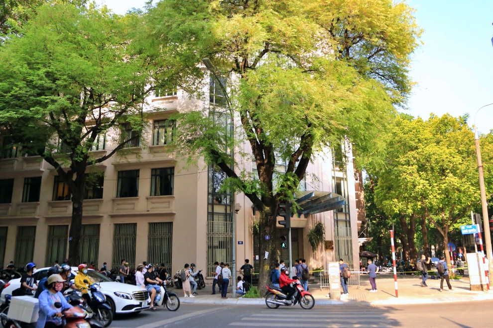 Hà Nội: Phong tỏa tạm thời trụ sở Bộ Công Thương - 7 Hà Nội: Phong tỏa tạm thời trụ sở Bộ Công Thương - 7