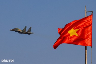 “Để cho đỏ thắm màu cờ tự do”