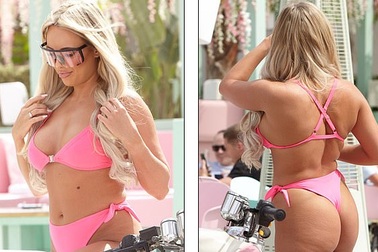 Amber Turner gợi cảm với áo tắm