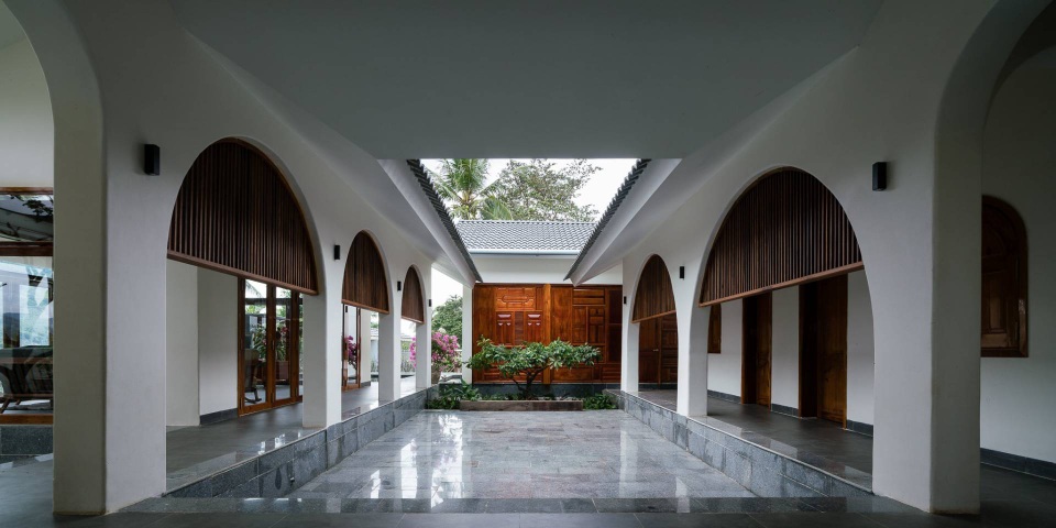 Ngôi nhà đẹp như resort con trai xây tặng bố mẹ giữa đồng quê ở Bình Định - 6