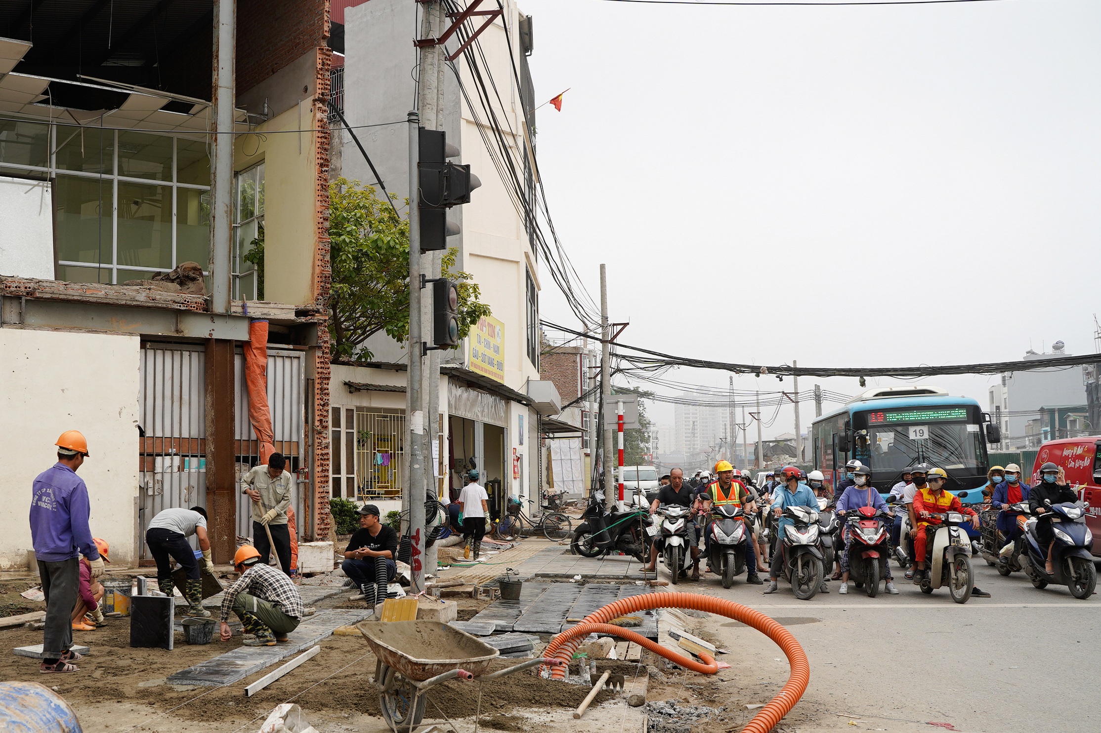 Gấp rút hoàn thiện đường vành đai 2 dưới thấp đoạn Đại La - Minh Khai - 12 Gấp rút hoàn thiện đường vành đai 2 dưới thấp đoạn Đại La - Minh Khai - 12
