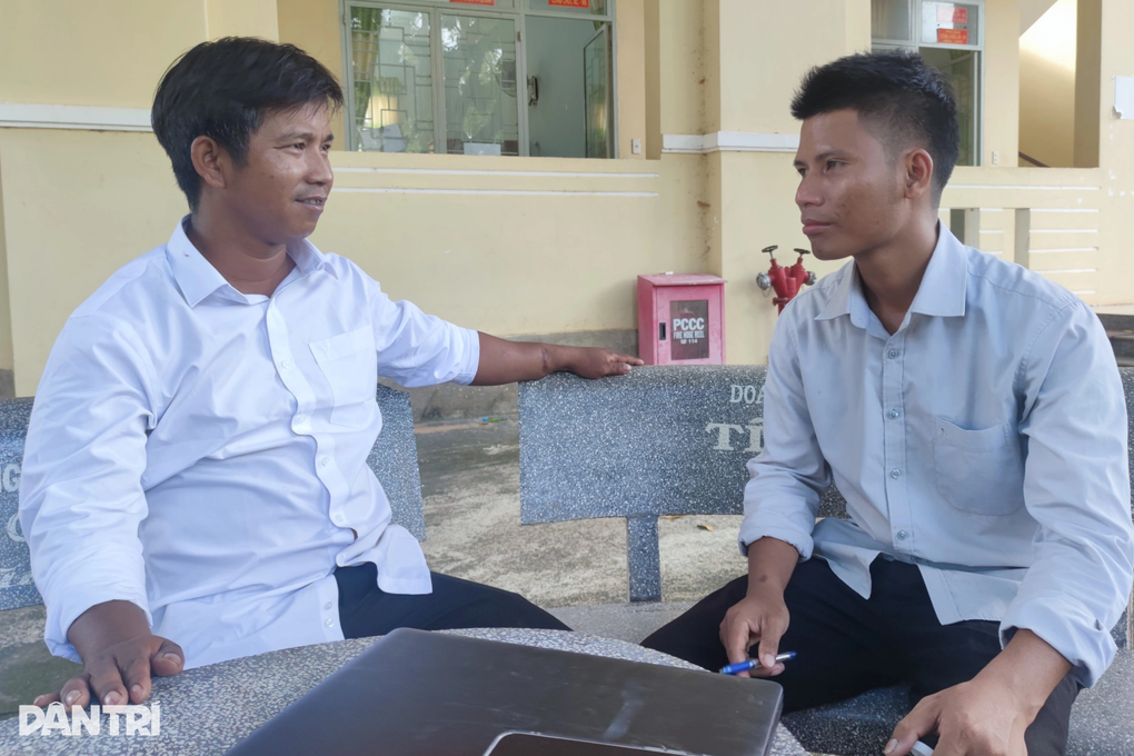 Chánh án làng xử lý người đàn ông say lên nhầm giường... cô hàng xóm - 4 Chánh án làng xử lý người đàn ông say lên nhầm giường... cô hàng xóm - 4