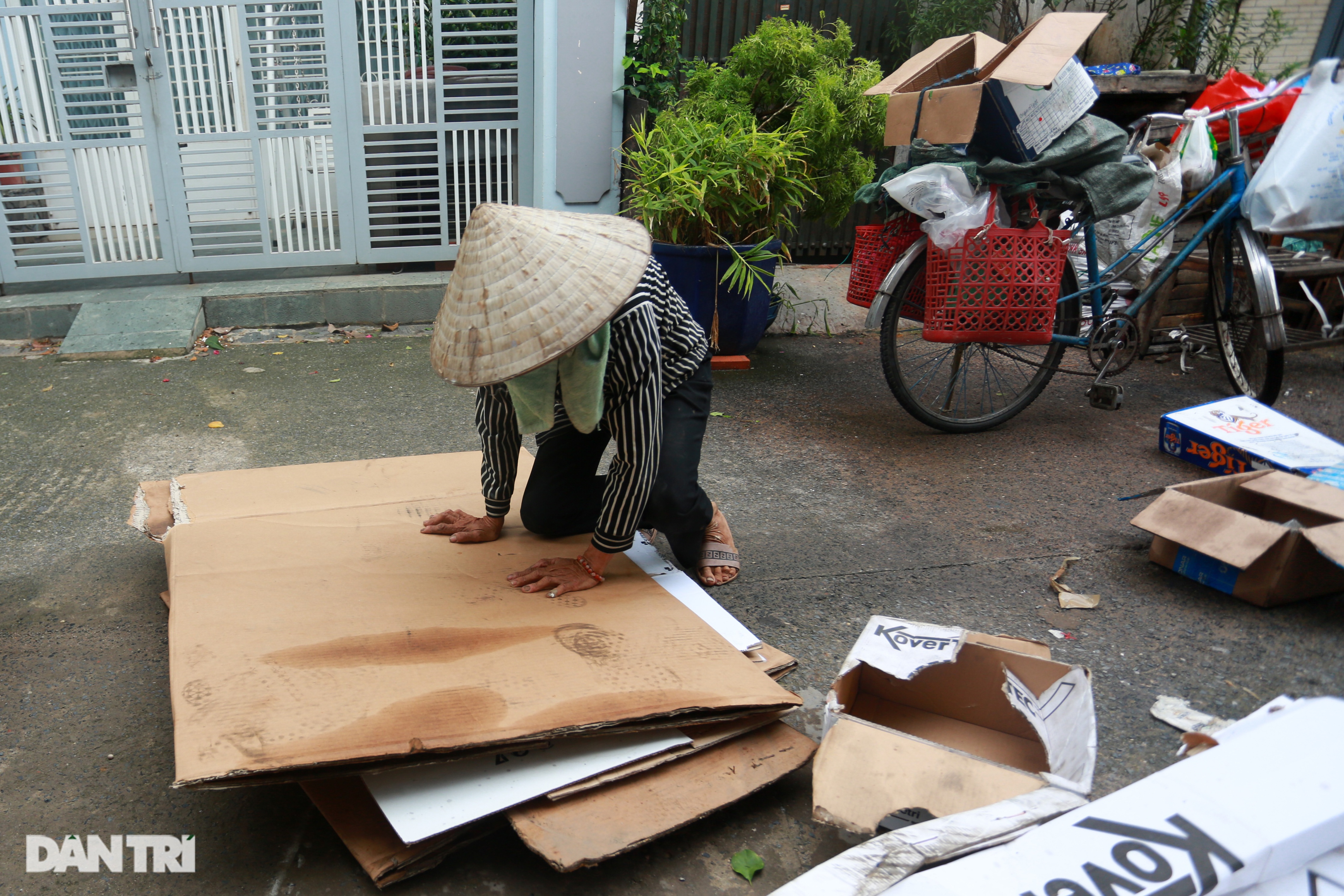 Những phận nghèo leo lắt giữa tâm bão Covid-19 ở Gò Vấp - 16 Những phận nghèo leo lắt giữa tâm bão Covid-19 ở Gò Vấp - 16
