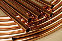 Tổng thống Trump nói sắp áp thuế 50% đồng nhập khẩu, giá vọt lên mức kỷ lục