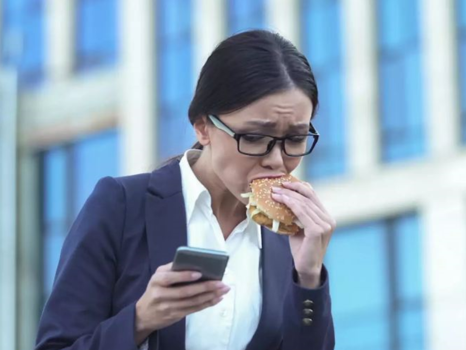 Vừa ăn xong đã vận động mạnh: Lá gan kêu cứu - 1 Vừa ăn xong đã vận động mạnh: Lá gan kêu cứu - 1