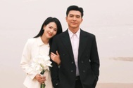 "Nam thần" Steven Nguyễn đàn hát bài 50 năm về sau tặng Minh Trang gây bão
