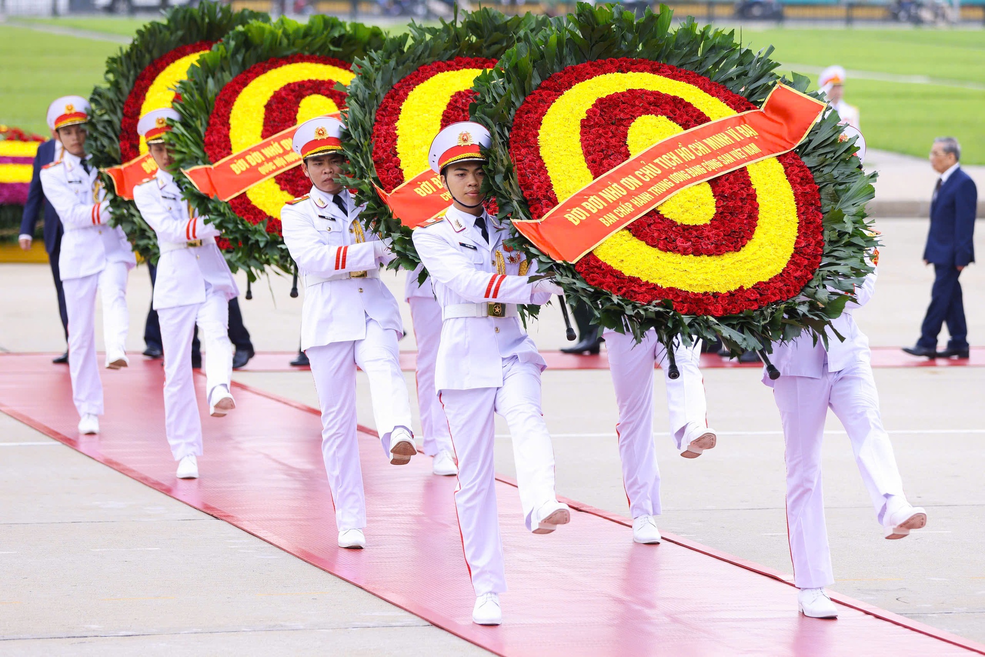 Hình ảnh lãnh đạo Đảng, Nhà nước vào Lăng viếng Bác nhân ngày 19/5 - 3