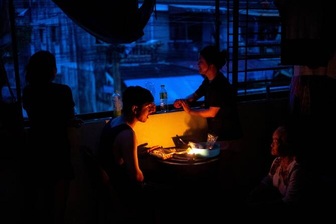 48 giờ sinh tồn của gia đình Thái Lan trong cơn đại hồng thủy