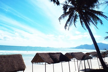 Ấn tượng với một lần đặt chân đến “ bãi biển xanh” Dốc Lết