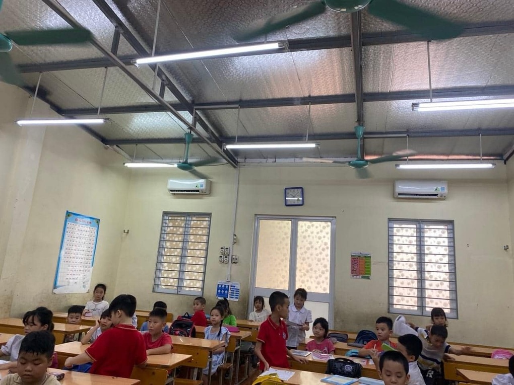 Sự thật về lớp học lợp tôn giữa Thủ đô đang xôn xao trên mạng - 1 Sự thật về lớp học lợp tôn giữa Thủ đô đang xôn xao trên mạng - 1