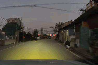 Ô tô phanh dúi dụi trong tình huống giao thông phổ biến trên "đường làng"