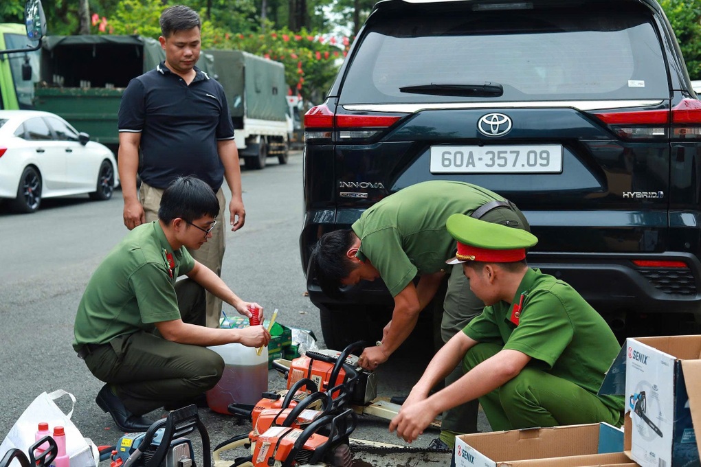 Công an Đồng Nai tăng cường lực lượng tới Đắk Lắk khắc phục hậu quả mưa lũ - 1 Công an Đồng Nai tăng cường lực lượng tới Đắk Lắk khắc phục hậu quả mưa lũ - 1