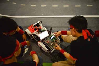 Sinh viên các trường đại học hàng đầu ráo riết chuẩn bị cho cuộc đua khốc liệt trên đường đua số