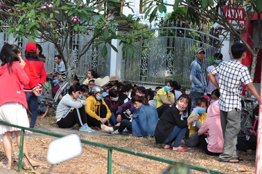 Vụ giám đốc người Hàn về nước: Hàng ngàn công nhân vạ vật chờ việc