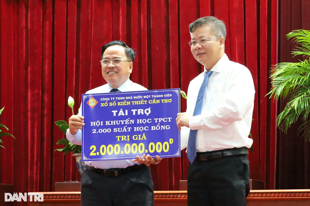 Hơn 39 tỷ đồng đóng góp cho công tác khuyến học TP Cần Thơ - 1 Hơn 39 tỷ đồng đóng góp cho công tác khuyến học TP Cần Thơ - 1