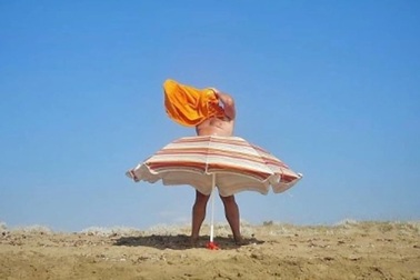 Những khoảnh khắc phải "nhìn đi, nhìn lại" mới hiểu...