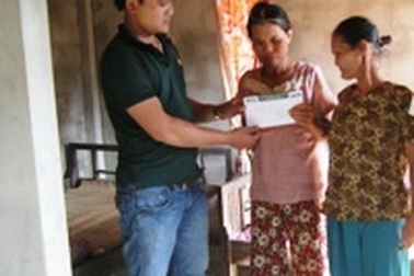 Quà nhân ái đến với hai chị em bị bệnh tâm thần