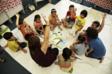 Trẻ em nên học một ngôn ngữ mới như thế nào?