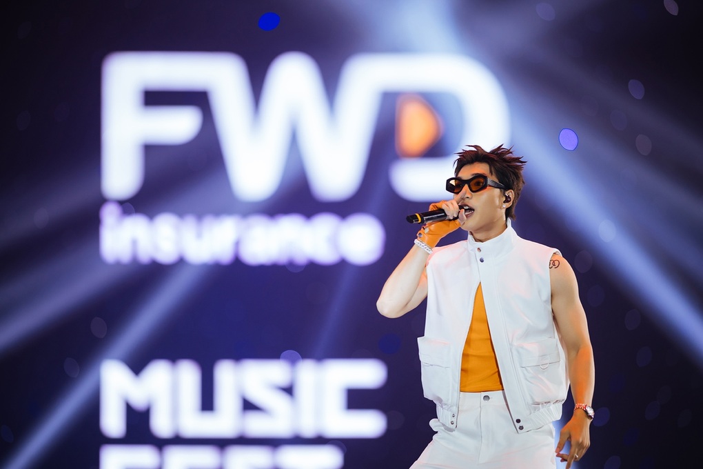 Hàng nghìn khán giả cùng nhảy See tình tại FWD Music Fest 2023 - 5 Hàng nghìn khán giả cùng nhảy See tình tại FWD Music Fest 2023 - 5