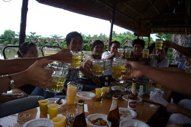 Cấm nhậu trong giờ hành chính: cần làm thật nghiêm