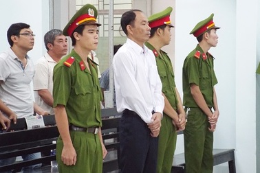 Vụ “ăn chặn” trầm kỳ: 3 thuộc cấp cựu trưởng công an huyện khai gì?