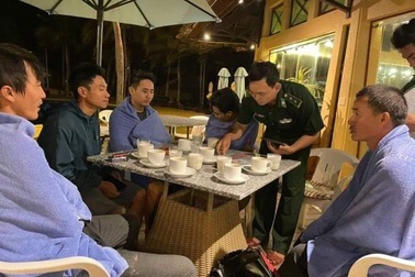 Cứu sống 7 thuyền viên, tìm hướng trục vớt tàu hàng chìm trên biển