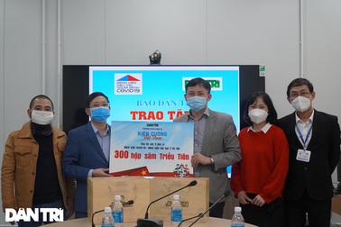 Trao 300 hộp sâm Triều Tiên đến Bệnh viện Điều trị người bệnh Covid-19