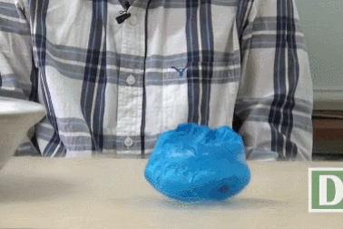 Cách làm quả bóng bay nhỏ lại, to ra mà không chạm tay vào