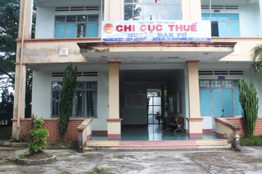 Lộ tẩy hành vi tham ô, cán bộ thuế trốn khỏi địa phương