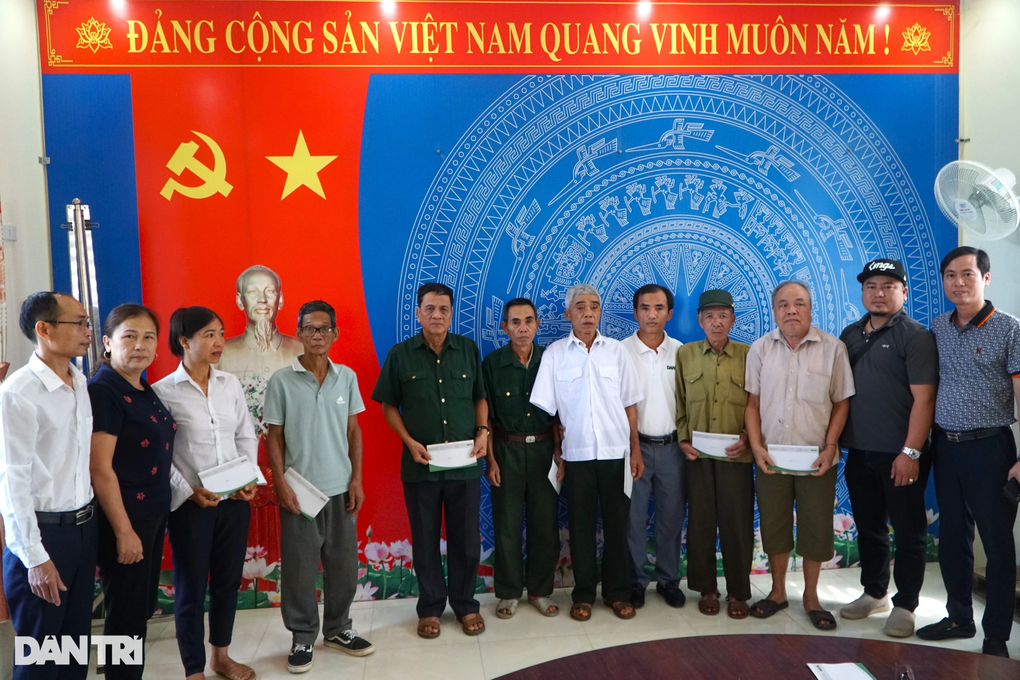 Báo Dân trí tặng quà tri ân gia đình chính sách tại các tỉnh Bắc miền Trung - 4 Báo Dân trí tặng quà tri ân gia đình chính sách tại các tỉnh Bắc miền Trung - 4